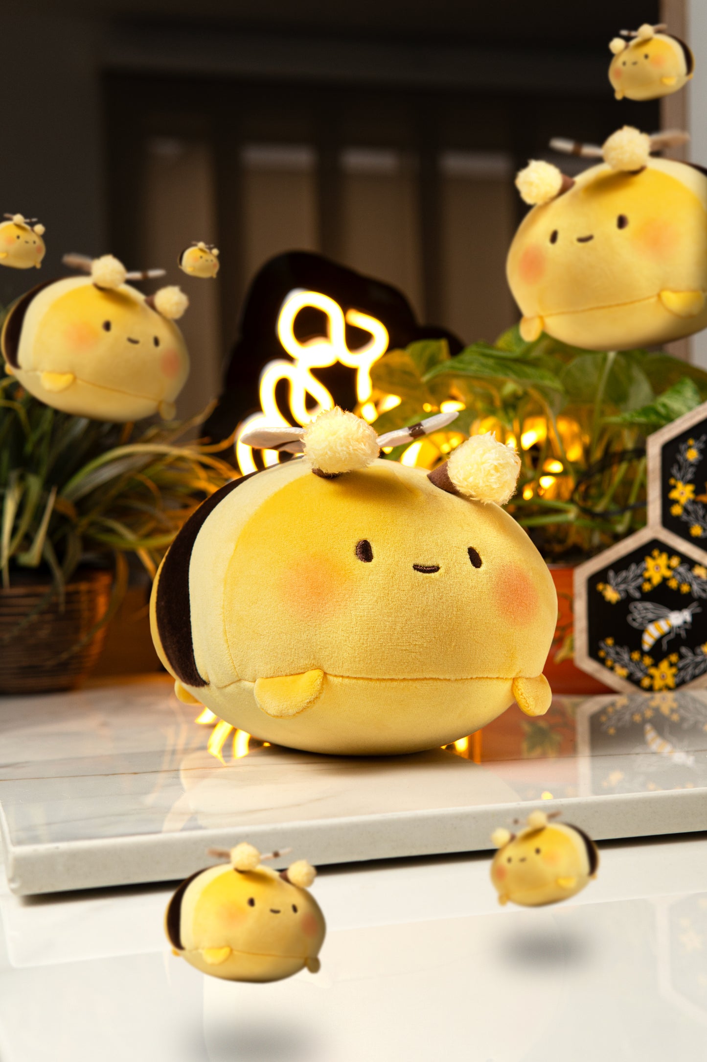 “Peluche de Abejita Suave y Tierna”.