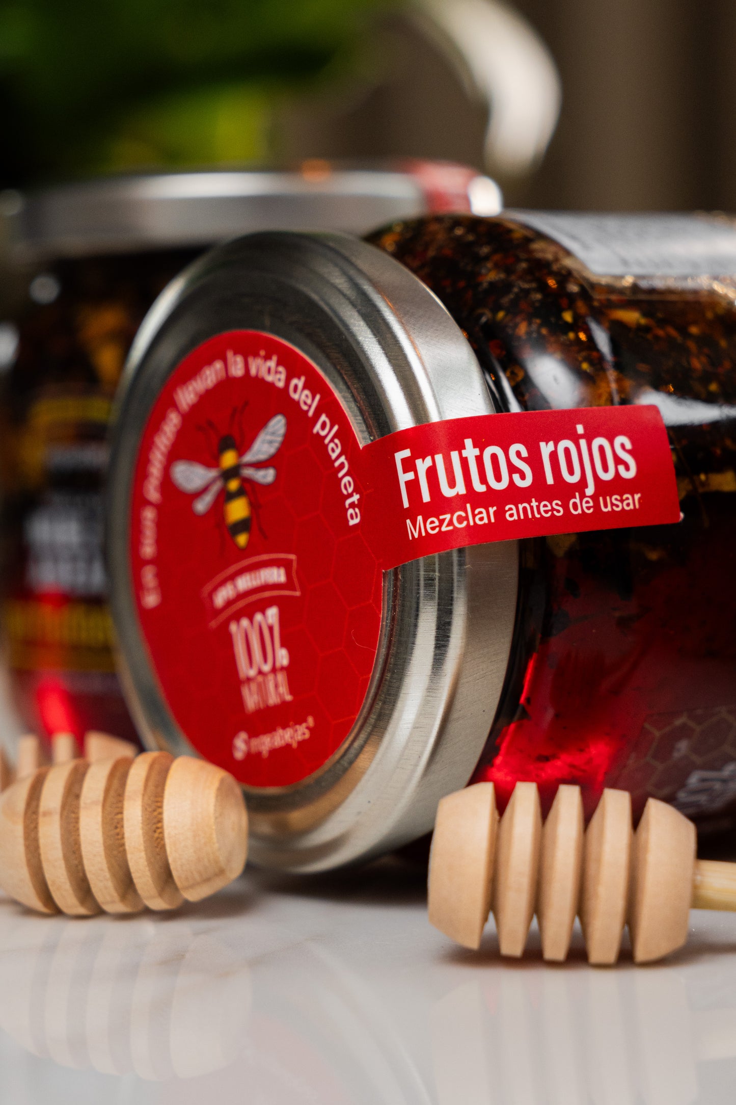 Miel de abejas con frutos rojos