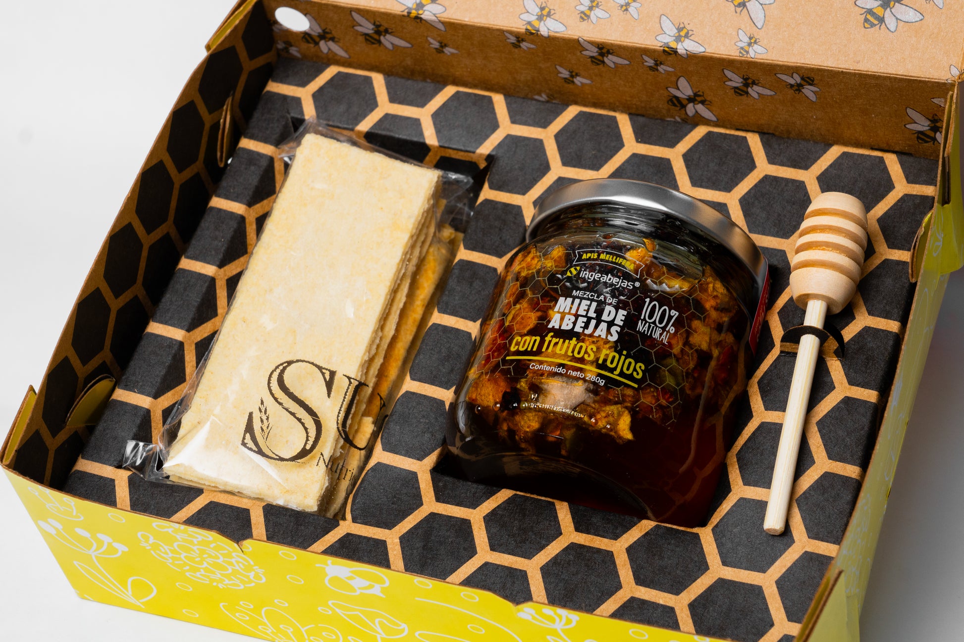 Miel de abejas con frutos rojos3